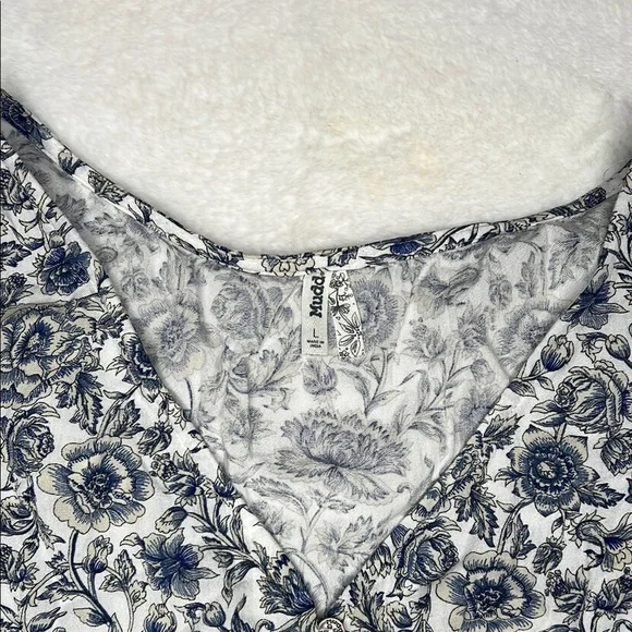 Mudd Floral Bell-Sleeve Romper Size L - Picture 5 of 8